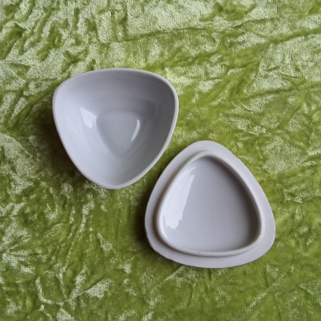 Farbenfrohe Landblumen mit Gold eingefasst. 