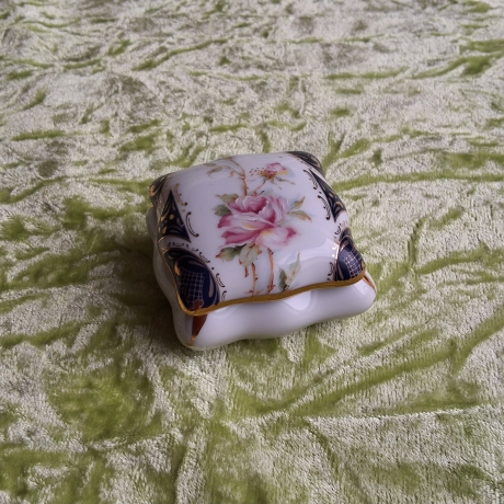 Lebhaft nach oben strebend - Rosen im Neobarock.