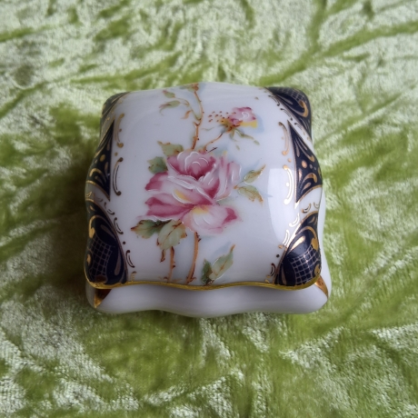 Lebhaft nach oben strebend - Rosen im Neobarock.