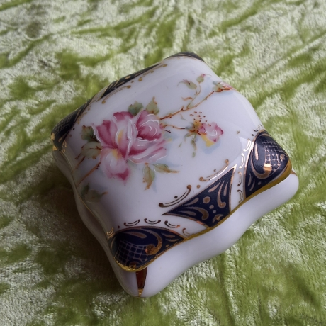 Lebhaft nach oben strebend - Rosen im Neobarock.