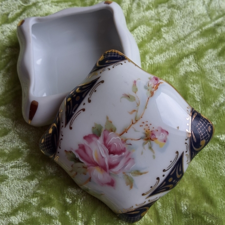 Lebhaft nach oben strebend - Rosen im Neobarock.