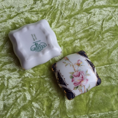 Lebhaft nach oben strebend - Rosen im Neobarock.