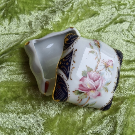 Lebhaft nach oben strebend - Rosen im Neobarock.