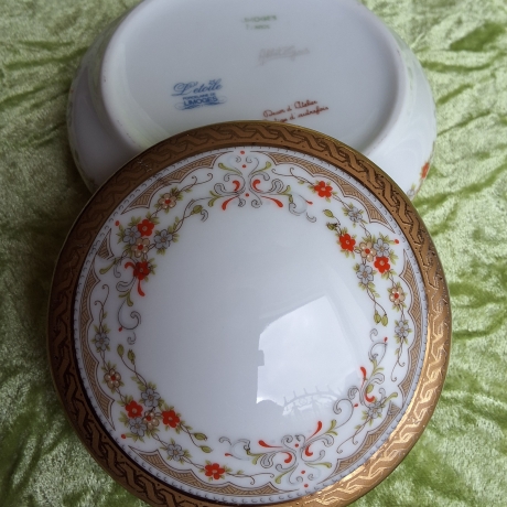 Filigrane Petite fleur Girlanden in harmonisch-warmen Farben.