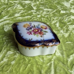 Bezaubernde Pracht. Neobarock mit Thüringer Landblumen.