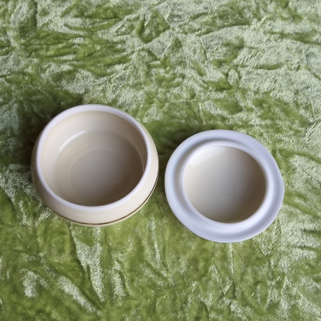 Zarte Blütenschönheiten auf Elfenbein - Rose mit Glockenblume.