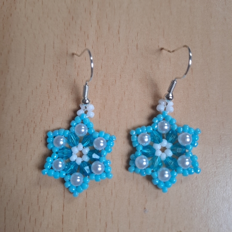 Ohrringe aus Perlen, türkis/weiß, Handarbeit