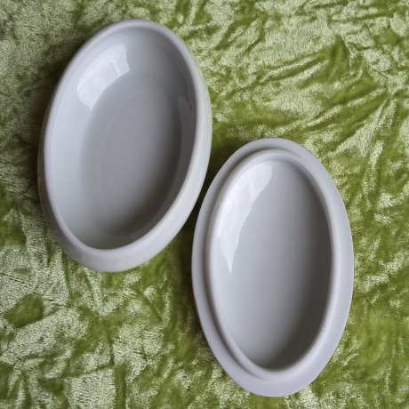 Der Stern im Stern. Filigrane Goldornamentik. Goldrand.