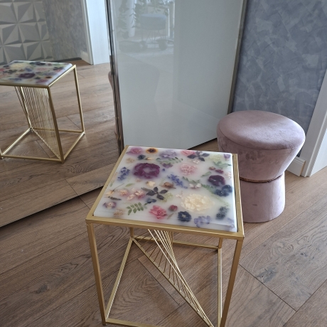 Beistelltisch aus Epoxidharz, echte Blumen! Ein Unikat