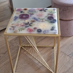 Beistelltisch aus Epoxidharz, echte Blumen! Ein Unikat