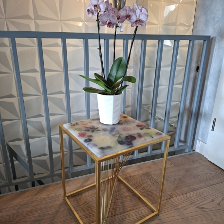 Beistelltisch aus Epoxidharz, echte Blumen! Ein Unikat