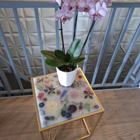 Beistelltisch aus Epoxidharz, echte Blumen! Ein Unikat