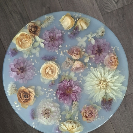 Beistelltisch aus Epoxidharz, echte Blumen! Ein Unikat