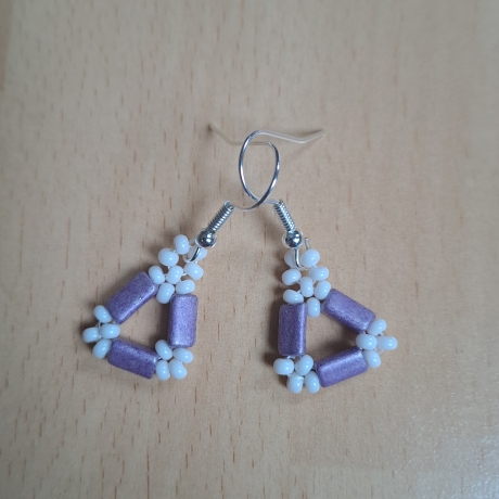 Ohrringe aus Perlen, flieder/creme, Handarbeit