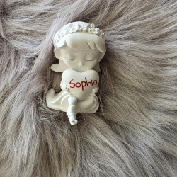 Mädchenfigur mit Herz