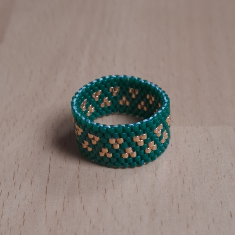 Ring aus Miyuki Delicas, grün/gold,  Unikat