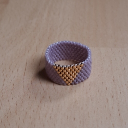 Ring aus Miyuki Delicas, mauve/ gold, Handarbeit