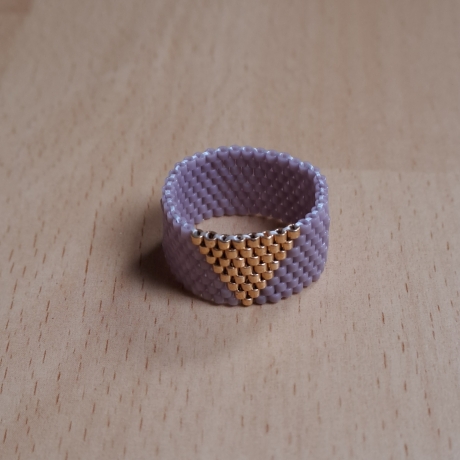 Ring aus Miyuki Delicas, mauve/ gold, Handarbeit