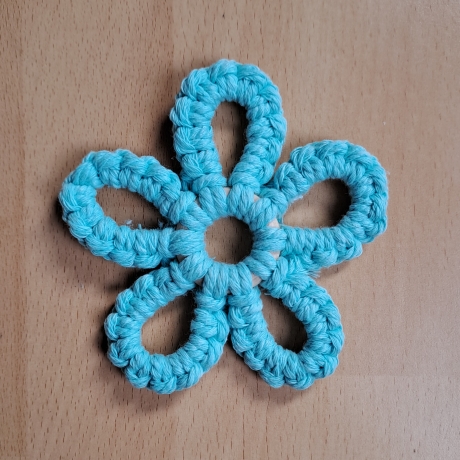 Makramee- Blüte, 9 cm, verschied, Farben, Handarbeit