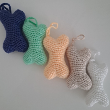 Gehäkelter Knochen-Schlüsselanhänger