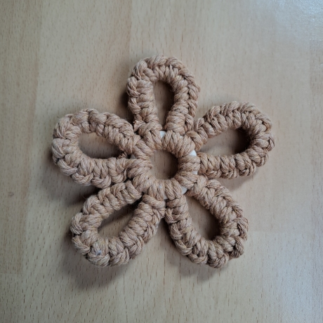 Makramee- Blüte, 9 cm, verschied, Farben, Handarbeit