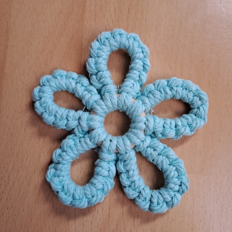 Makramee- Blüte, 9 cm, verschied, Farben, Handarbeit