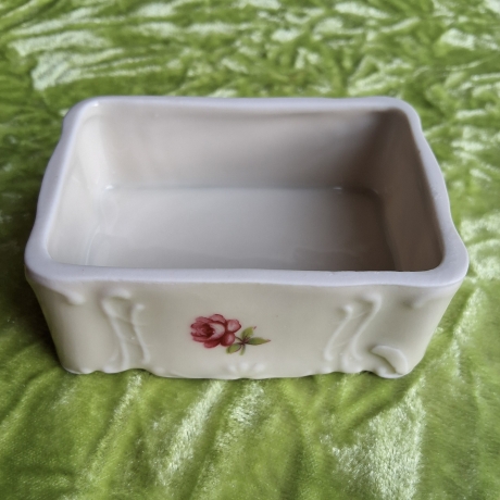 Religiös-symbolische Porzellankunst. Jesus mit flammenden Herz.