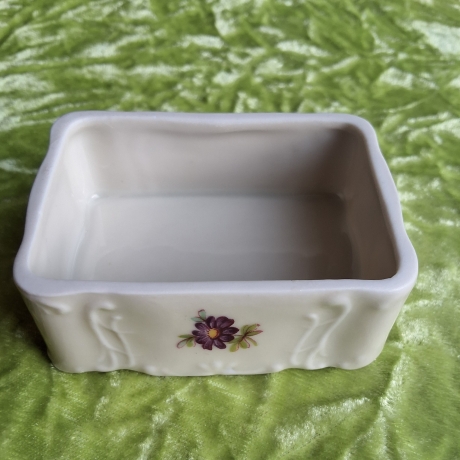 Religiös-symbolische Porzellankunst. Jesus mit flammenden Herz.