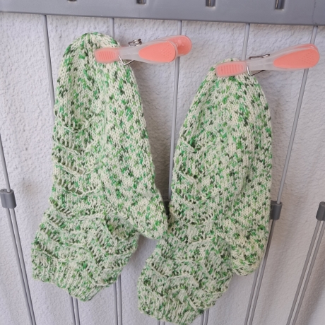 Socken - Gr.36/37 - handgestrickt - Lochmuster - grün/ weiß