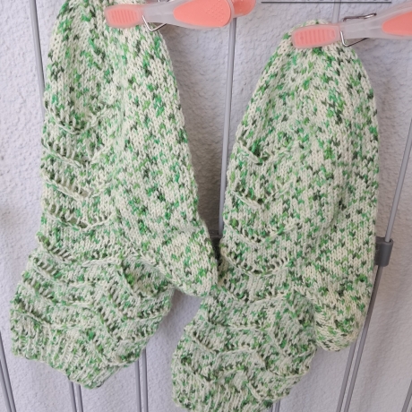 Socken - Gr.36/37 - handgestrickt - Lochmuster - grün/ weiß