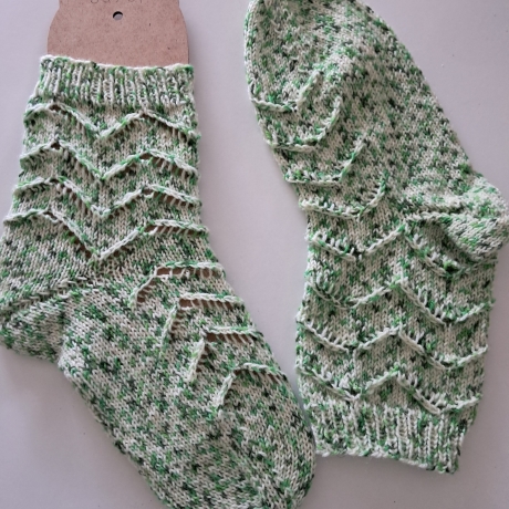 Socken - Gr.36/37 - handgestrickt - Lochmuster - grün/ weiß