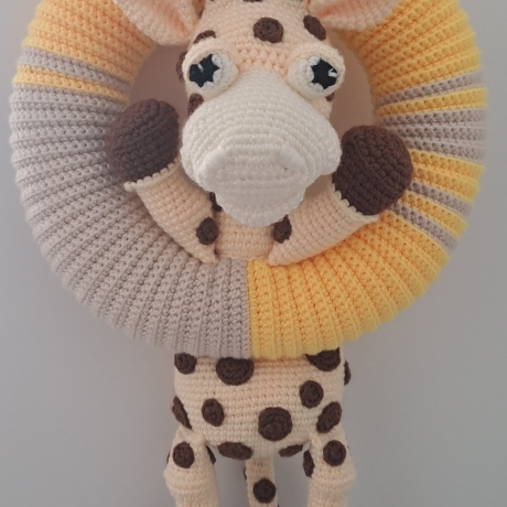 Gehäkelte Deko-Giraffe | Handgemachter Türkranz mit Safari-Charme