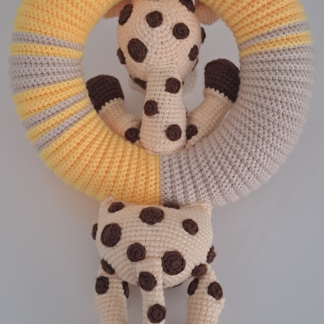 Gehäkelte Deko-Giraffe | Handgemachter Türkranz mit Safari-Charme