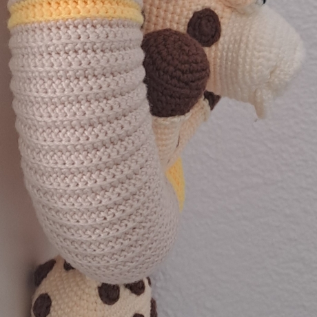 Gehäkelte Deko-Giraffe | Handgemachter Türkranz mit Safari-Charme