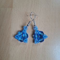 Ohrringe aus Perlen, blau, Handarbeit