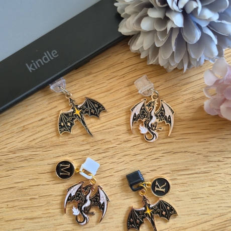 Personalisierbarer Charm für E-Reader und Handy mit Drachen