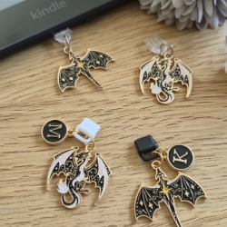 Personalisierbarer Charm für E-Reader und Handy mit Drachen