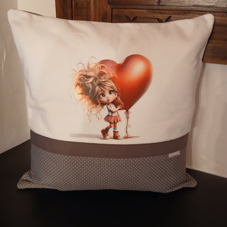Kissen Kind mit Luftballon 45x45 cm