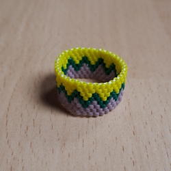 Ring aus Miyuki Delicas ,lila/ grün/gelb,  Handarbeit