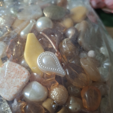 Perlen, Acryl-Perlen, cremeweiß/gelb/gold