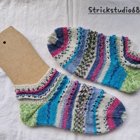 Sneaker-Socken Gr. 36/37 mit Lochmuster - Streifen - helle Farben