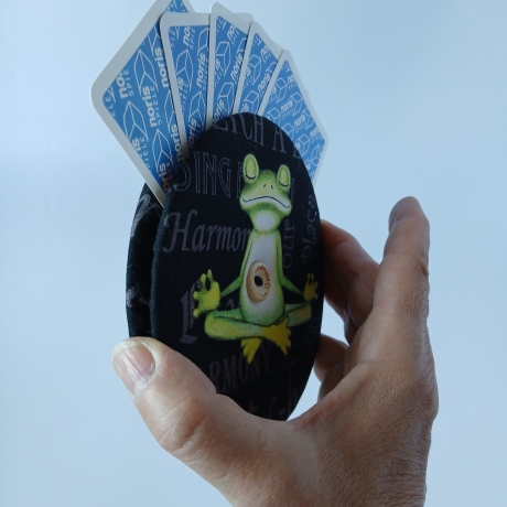 Spielkartenhalter Frosch für Kinder und Erwachsene