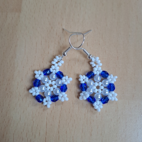 Ohrringe aus Perlen, Glasschliffp., blau/ weiß, Handarbeit