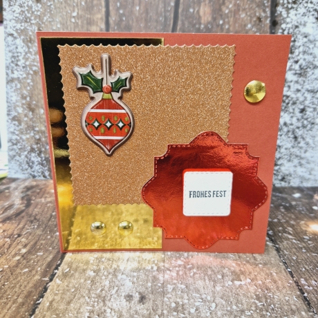 Weihnachtskarte mit Weihnachtskugel