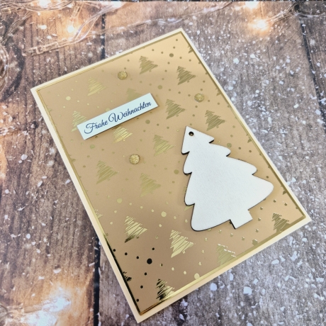 Weihnachtskarte mit Tannenbaum aus Holz