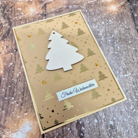 Weihnachtskarte mit Tannenbaum aus Holz