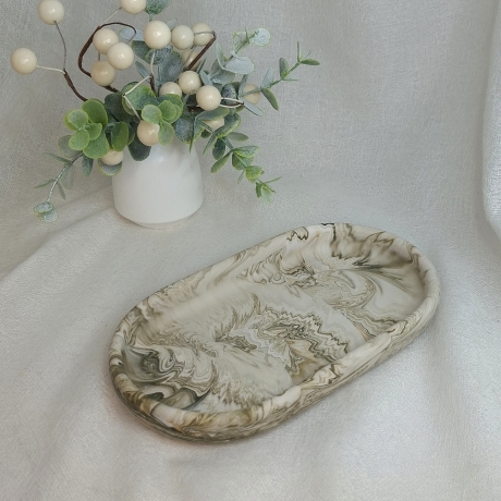 Dunkelgrün marmoriertes Tablett mit goldenen Akzenten