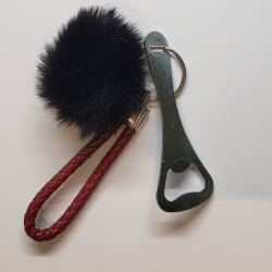 Anhänger mit Edelstahl Flaschenöffner, Puschel und Schlaufe