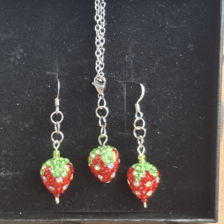 Schmuckset, Kette und Ohrringe,  Erdbeeren 