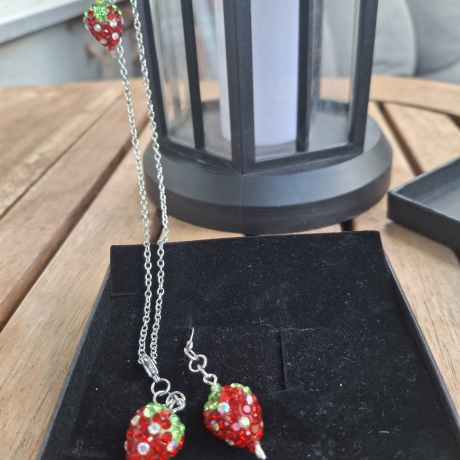 Schmuckset, Kette und Ohrringe,  Erdbeeren 